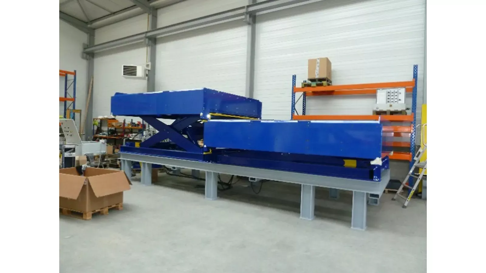 Table élévatrice de palettisation fixe simple ciseau 2 x 10 pieds 7 000 Kg
